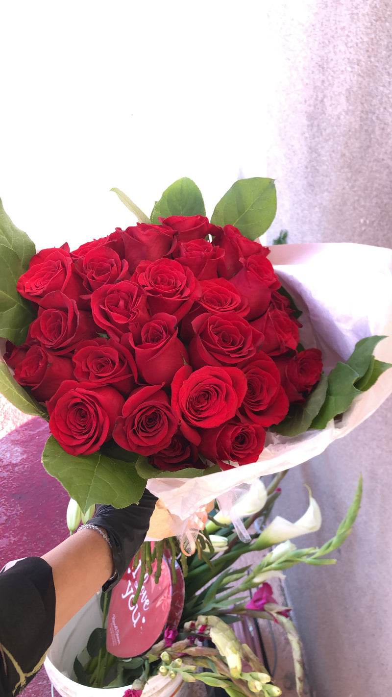24 Wrapped Roses